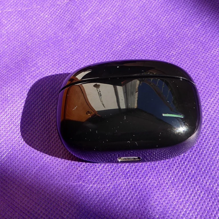 Reference photograph: Earfun wireless black headphones, September 2024 09.jpg. Not verification of the exact planned product.