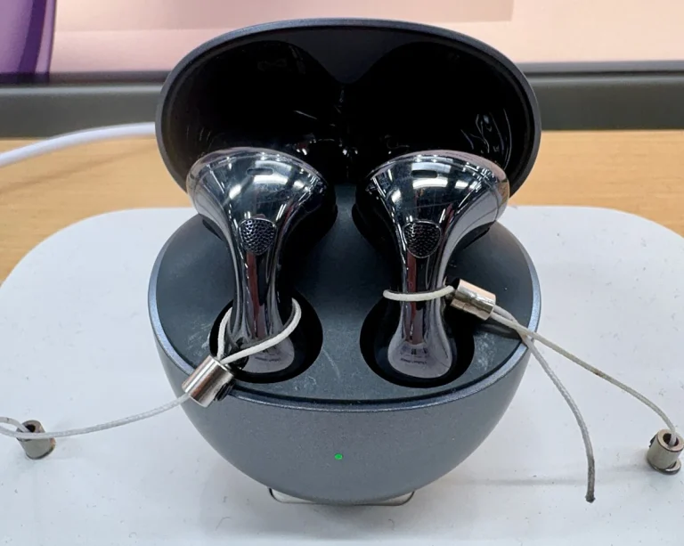 Reference photograph: HUAWEI FreeBuds 6.jpg. Not verification of the exact planned product.