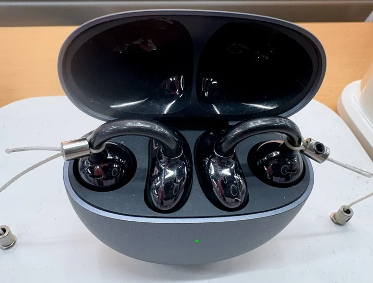 Reference photograph: HUAWEI FreeClip.jpg. Not verification of the exact planned product.