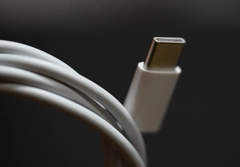 Reference photograph: USB Type-C Cable - iPad USB-C Charger (45640822114).jpg. Not verification of the exact planned product.