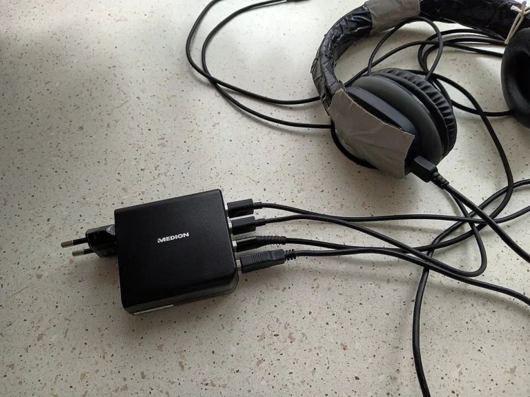 Reference photograph: Medion P87285 (MD88285). 4 port USB charger.jpg. Not verification of the exact planned product.